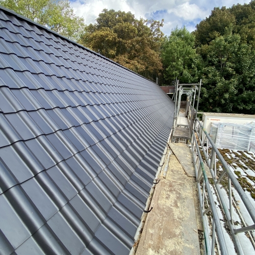 Nyt tag med sorte tagsten i Slagelse – lokalt tømrerarbejde på Midt- og Vestsjælland