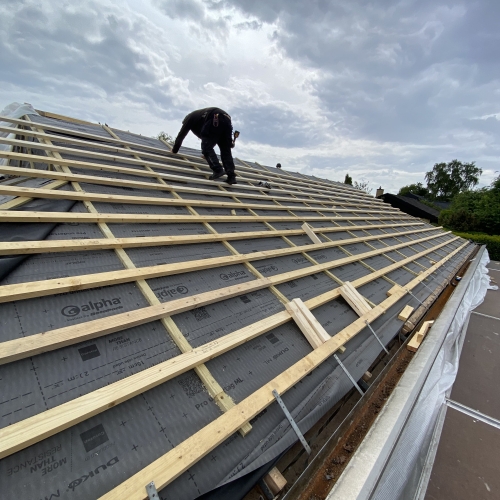 Tagarbejde og nyt tag udført af tømrer i Midtsjælland – kvalitet og præcision