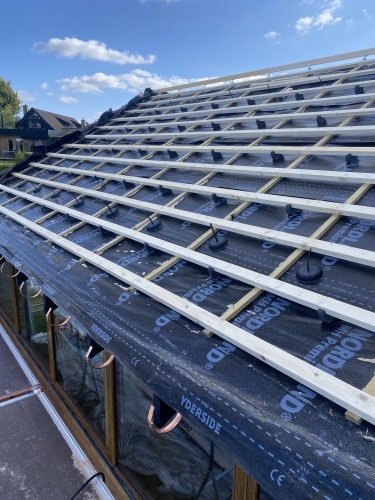 Forberedelse til nyt tag i Slagelse med undertag og lægter – lokalt tømrerfirma