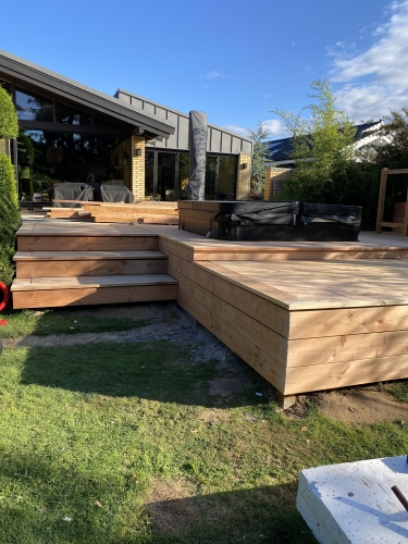 Færdig træterrasse i Slagelse – klar til brug og sommerhygge